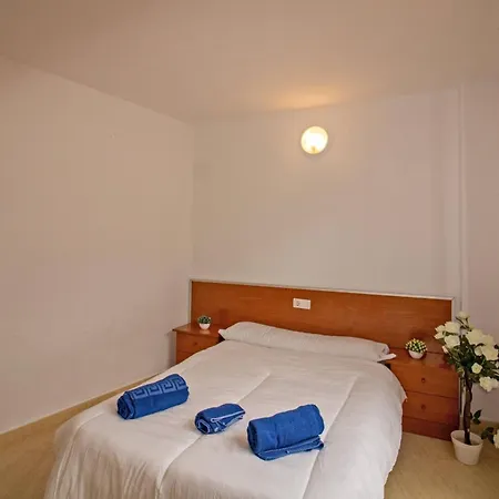 Bajo Con Terraza Y Jardin Privado Pet Friendly Albert Apartment